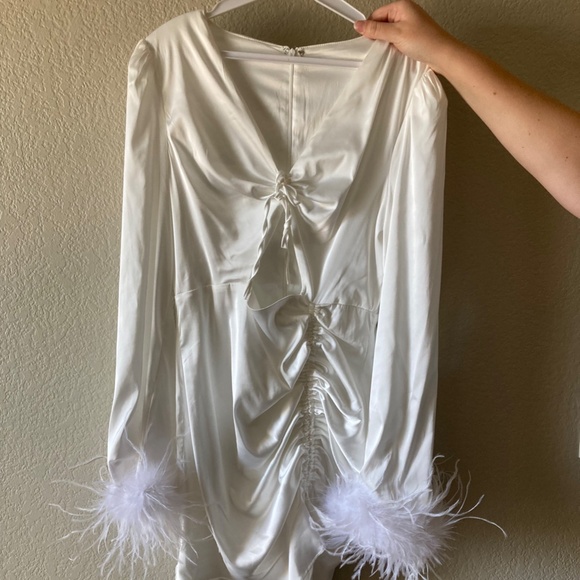 NWOT Silk White Fitted Feather Long Sleeve Dress - Picture 2 of 3